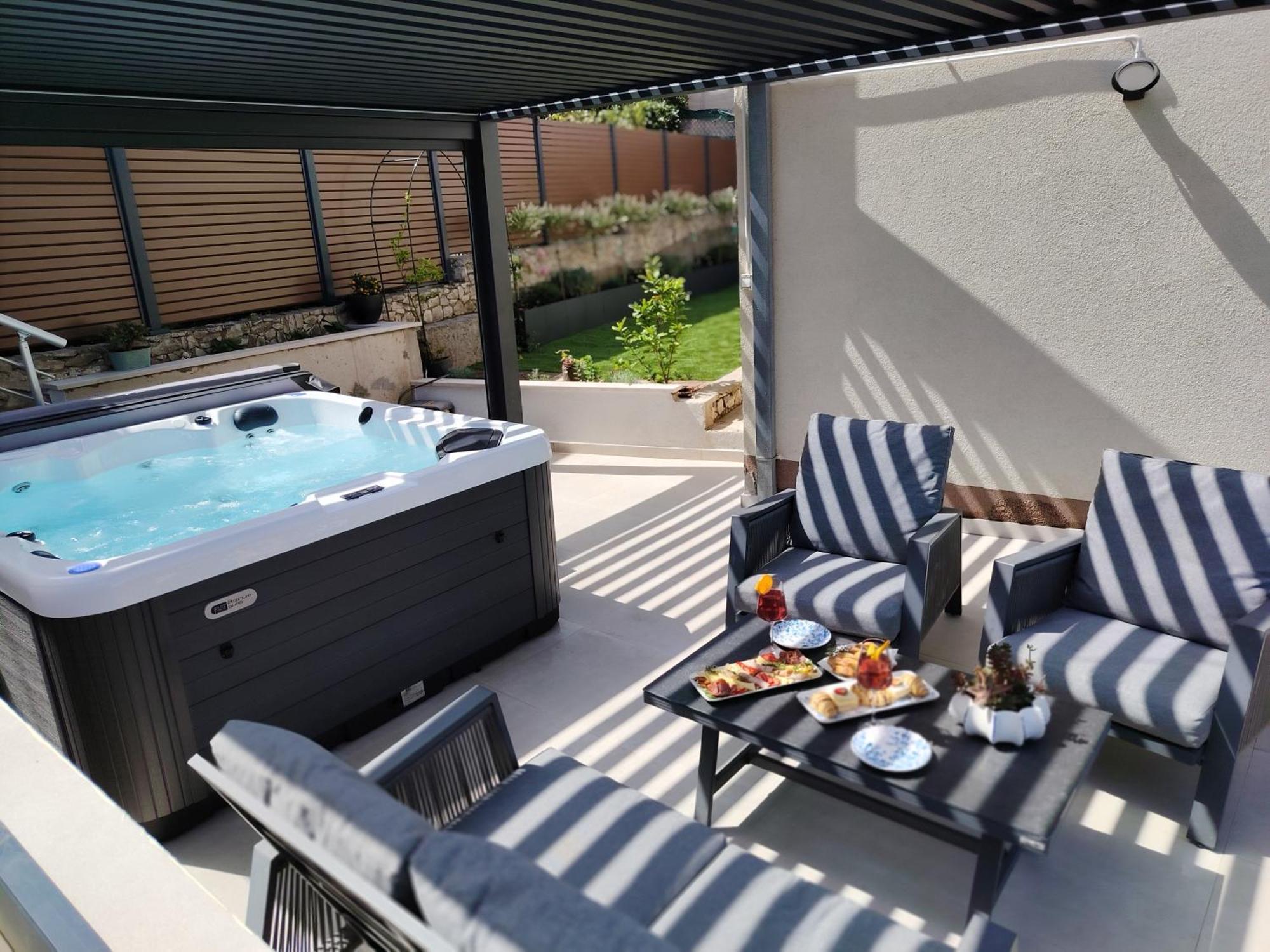 Villa Madu --- Entire Private Villa With Jacuzzi Trogir Exterior foto